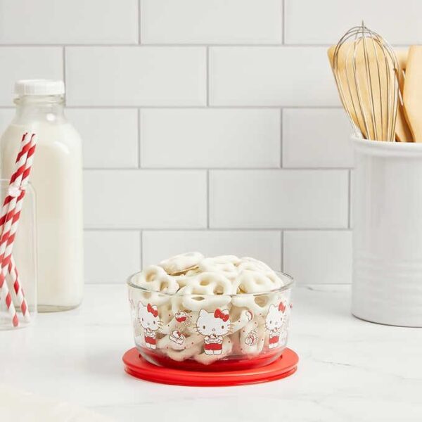 `Pyrex 8-Piece Decorated Hello Kitty Glass Food Storage Set - Image 3