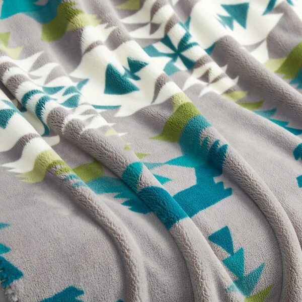 Pendleton Sherpa Fleece Throw (Plush-Avra Valley Grey) 50 x 70/in - Image 6
