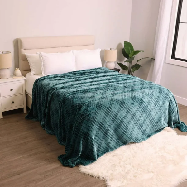 Life Comfort 10ft Jumbo Plush Family Blanket - 120" X 110" - Image 2