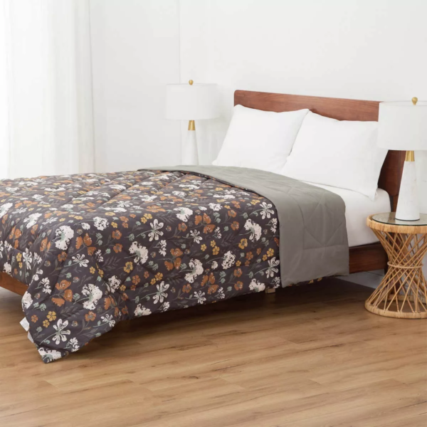 Berkshire Life Down Alternative Reversible Blanket - King (114in x 100in) - Image 2
