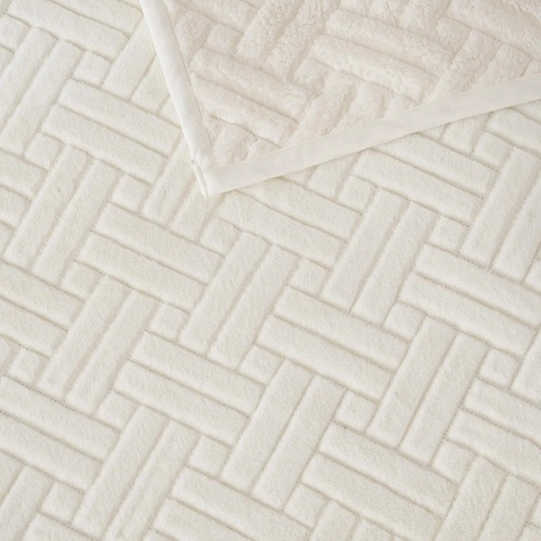 Korbliss Faux Fur King Quilt Blanket - 480gsm Fuzzy Soft And Warm Coverlet Light - Ivory - Image 5